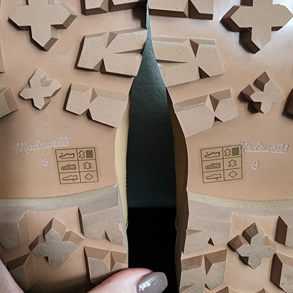 Madewell NWOT camel Chelsea boot - Picture 7 of 7